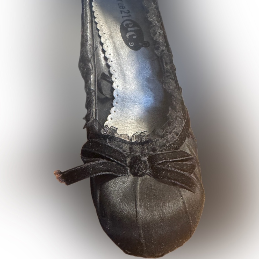 Rue21 Black Ruffled Flats - Picture 4 of 6